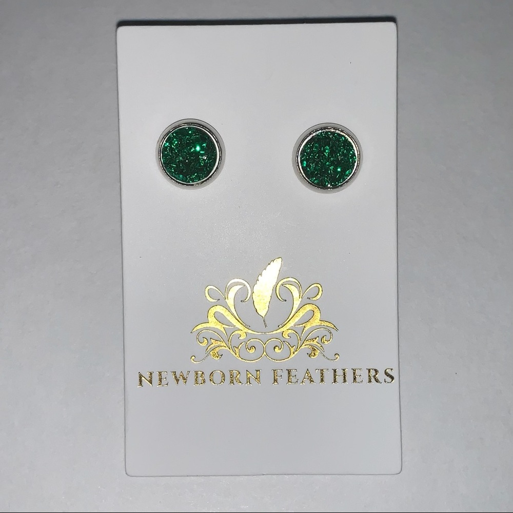 Newborn Feathers 8mm Emerald Green Geode Earrings